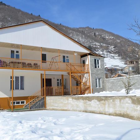 Guesthouse Qarim Mestia Exteriör bild