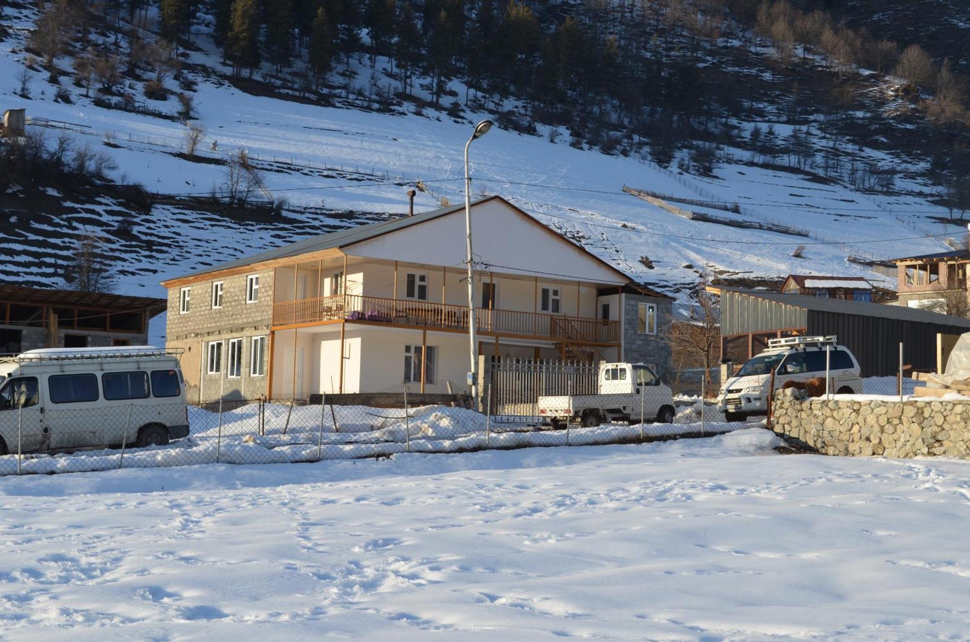 Guesthouse Qarim Mestia Exteriör bild