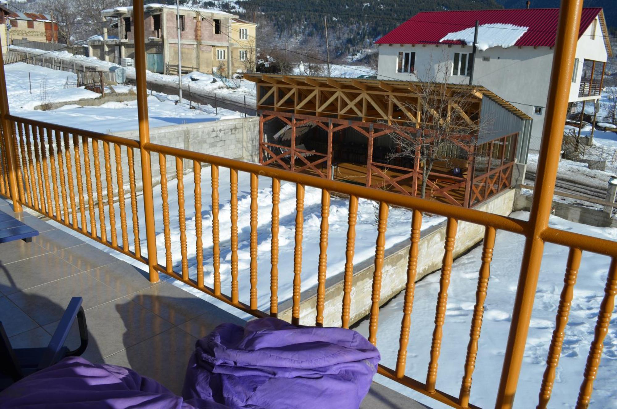 Guesthouse Qarim Mestia Exteriör bild
