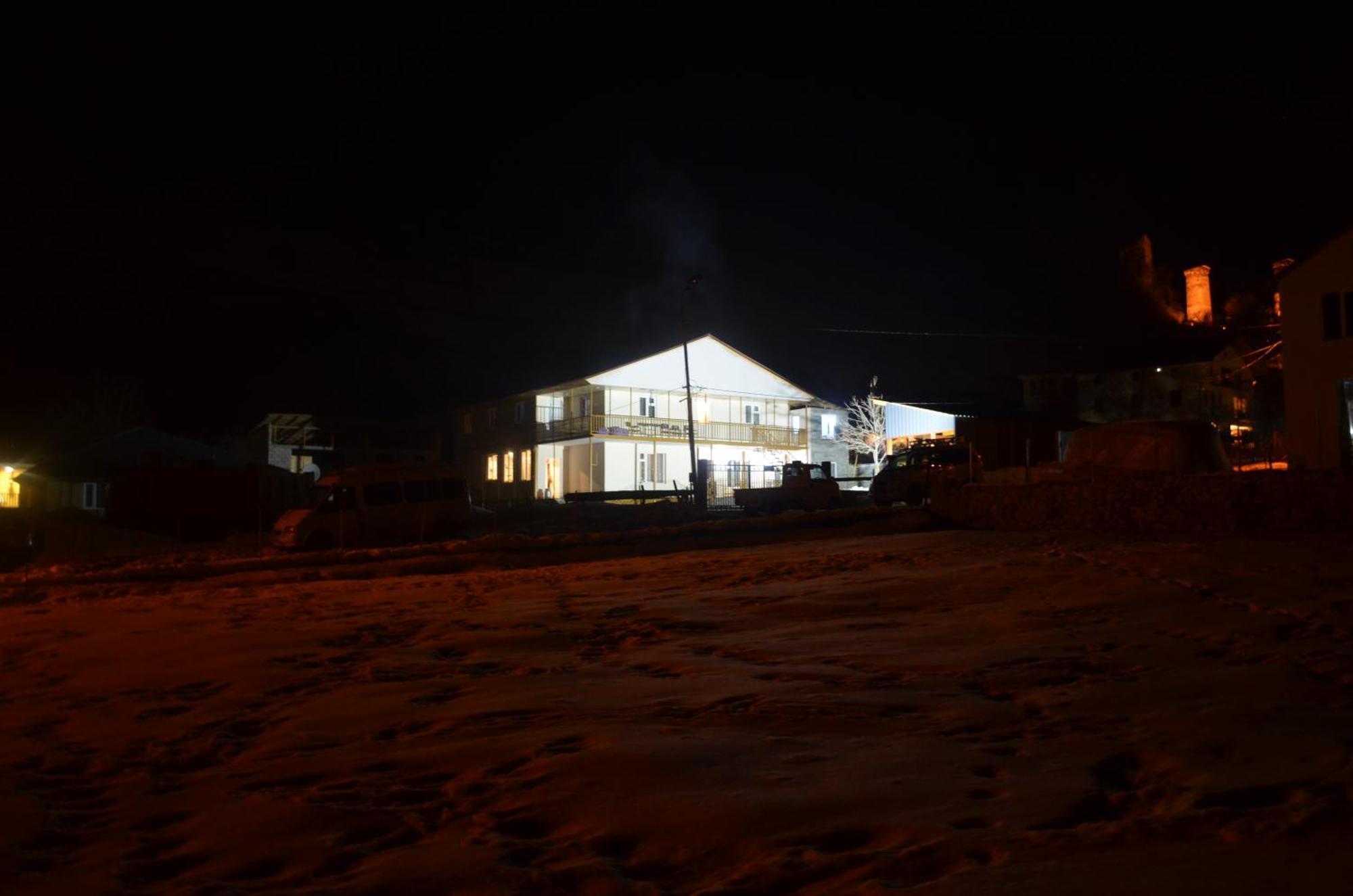 Guesthouse Qarim Mestia Exteriör bild