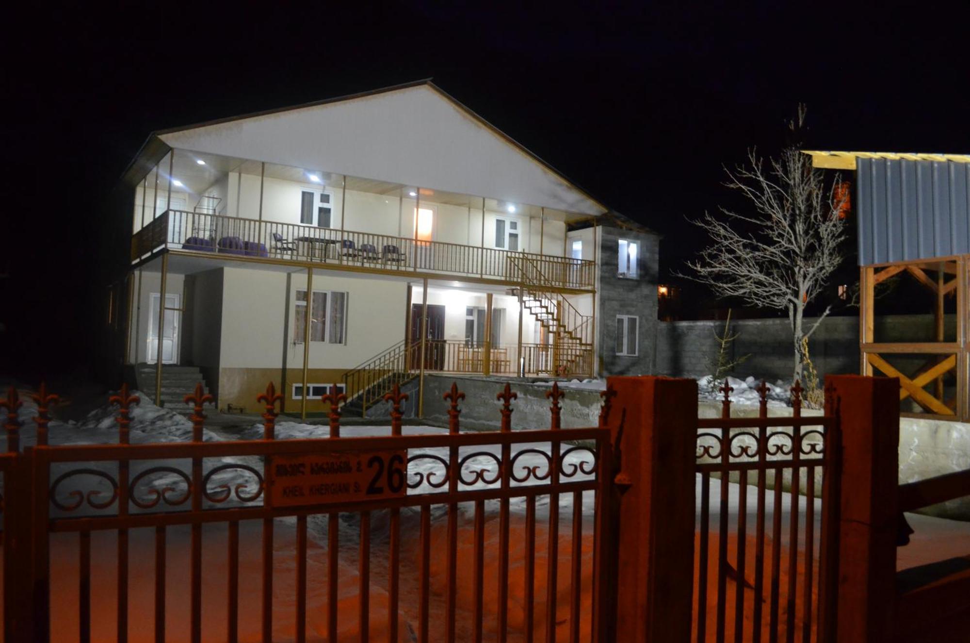 Guesthouse Qarim Mestia Exteriör bild