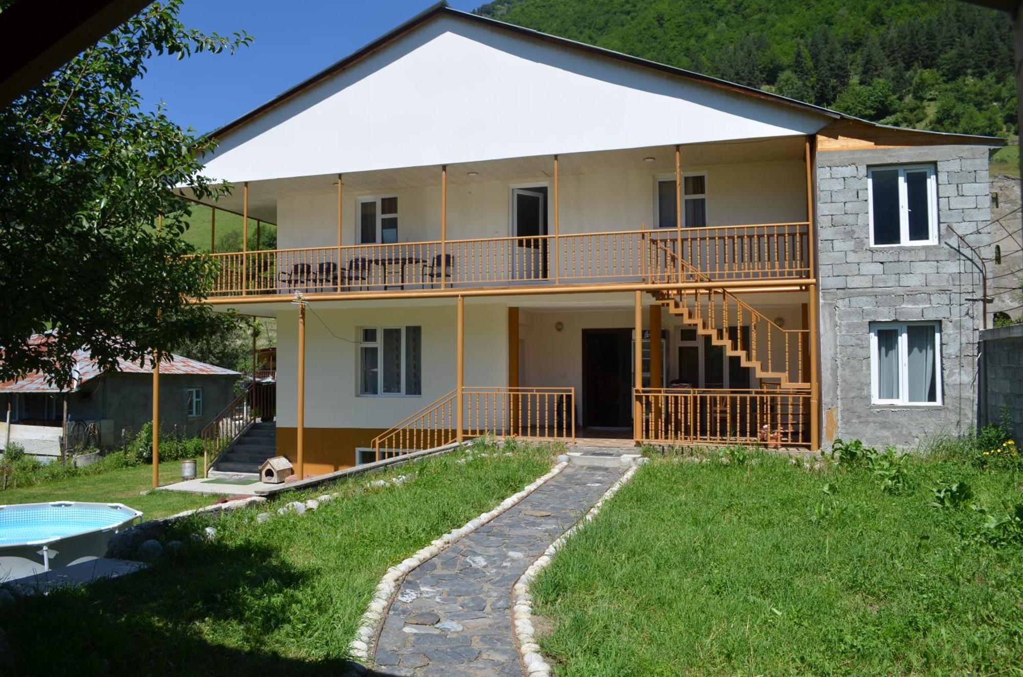 Guesthouse Qarim Mestia Exteriör bild