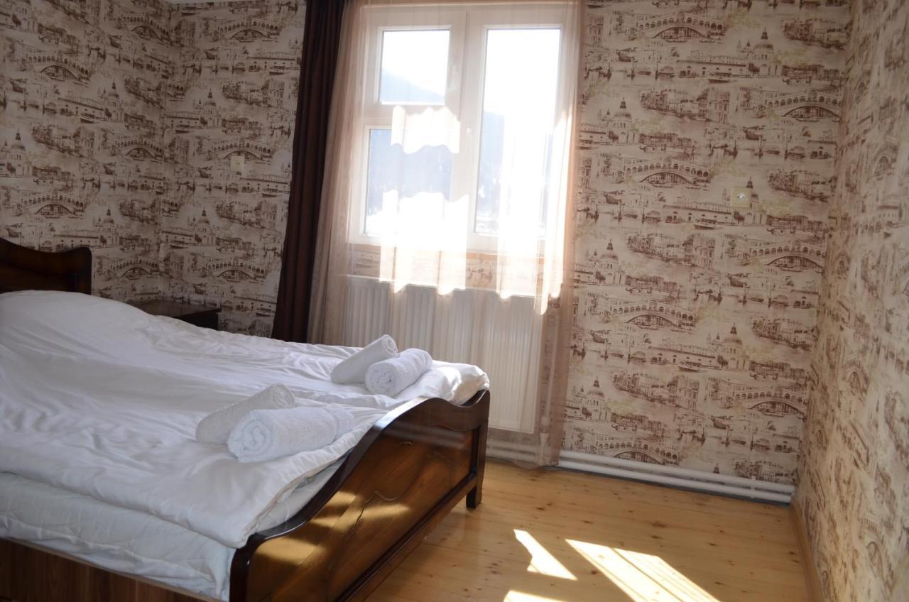 Guesthouse Qarim Mestia Exteriör bild