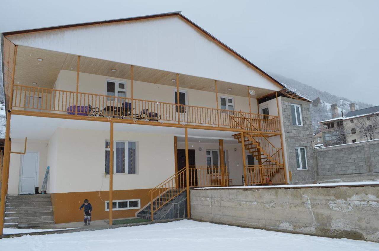 Guesthouse Qarim Mestia Exteriör bild
