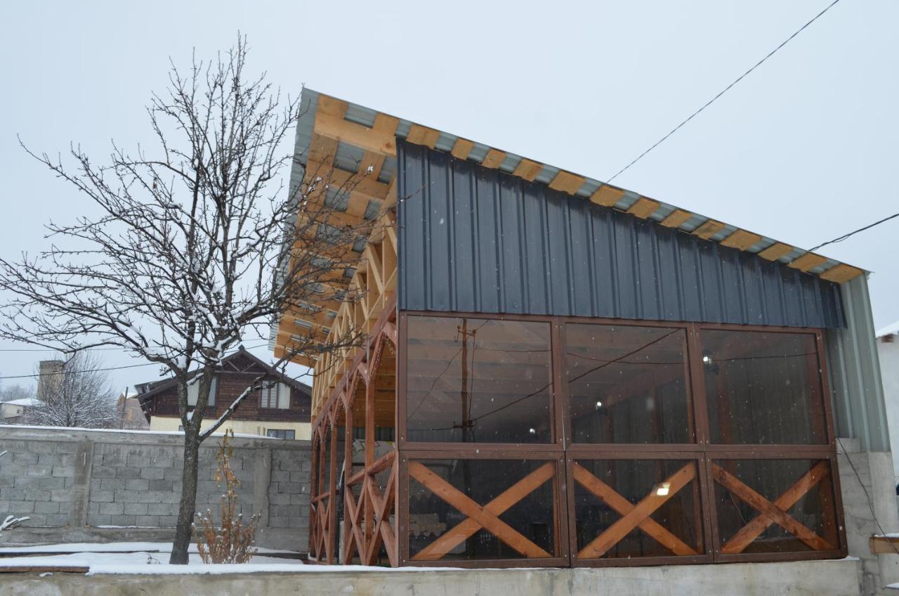 Guesthouse Qarim Mestia Exteriör bild